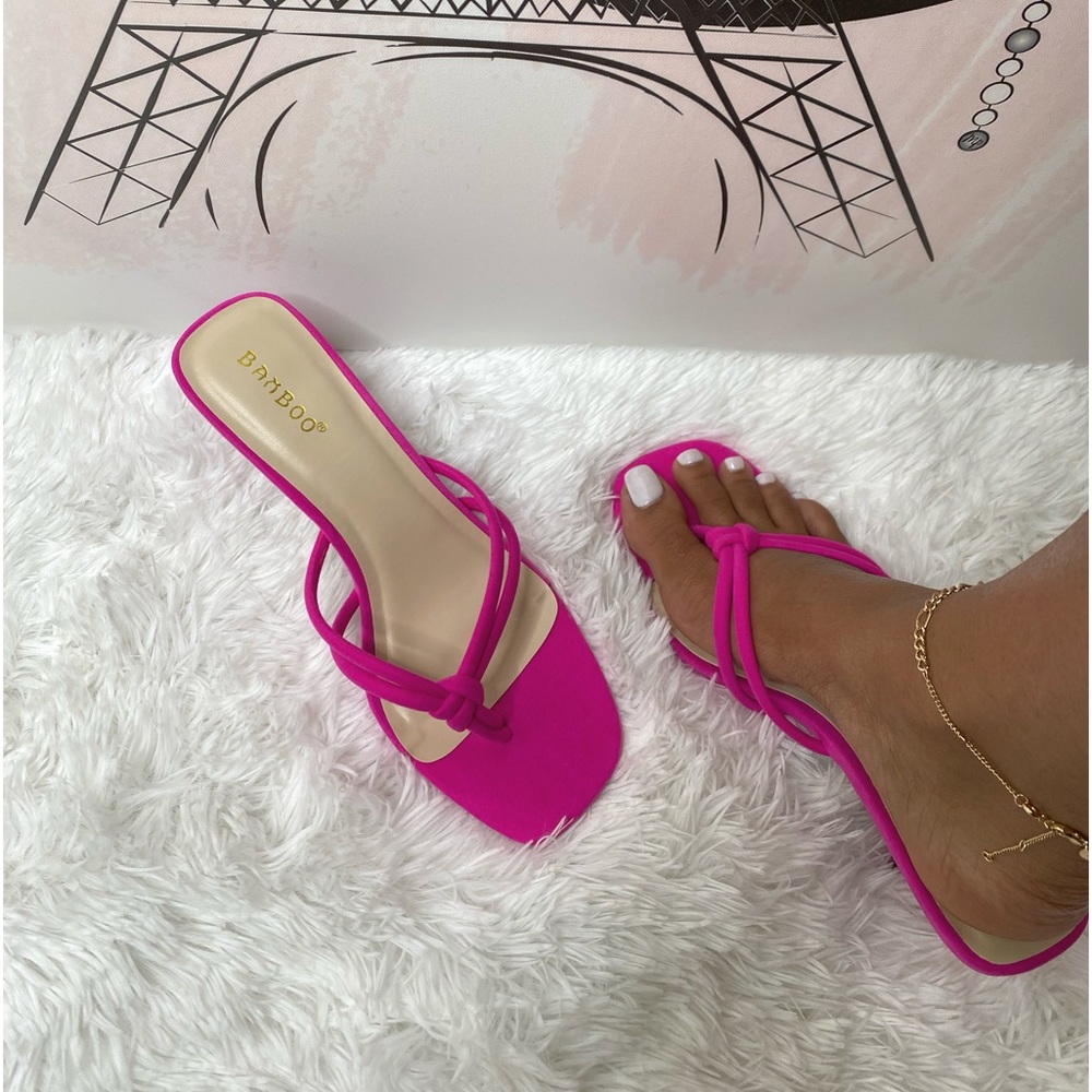 Pink‎ heel